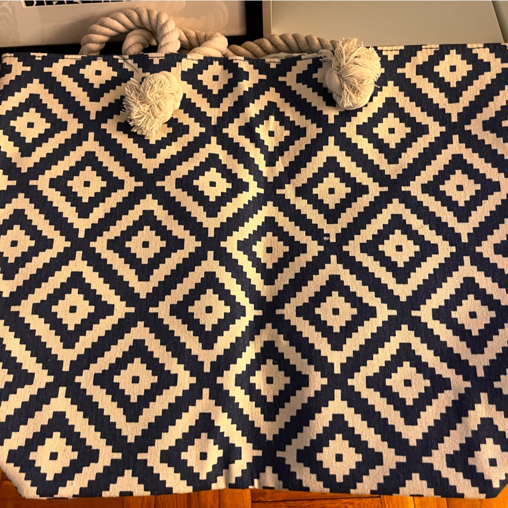 Summer & Rose Navy and Cream NWOT Tote Bag